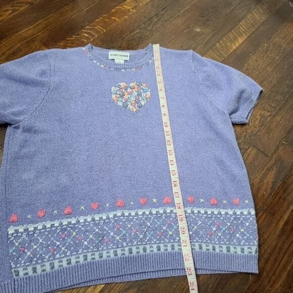 Vintage 90s Embroidered Heart Grandmacore Purple Top - Picture 8 of 10